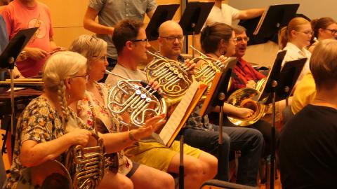Horn players perform in Potsdam